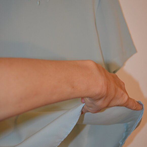 LAUREN LEE PETITE USA Embroidered Neck Polyes Short Sleeves Light Teal Blouse 4P - Picture 6 of 9